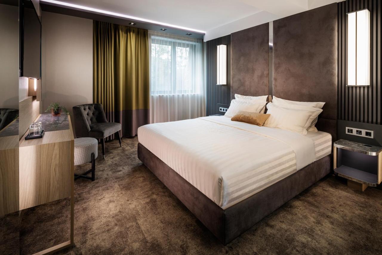 -- Este Park Hotel -- Part Of Urban Chic Luxury Design Hotels - Parking & Compliments - Next To Shopping & Dining Mall 플로브디프 외부 사진