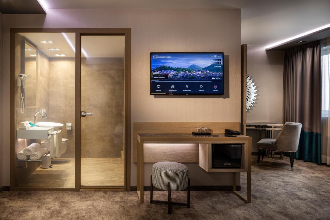 -- Este Park Hotel -- Part Of Urban Chic Luxury Design Hotels - Parking & Compliments - Next To Shopping & Dining Mall 플로브디프 외부 사진