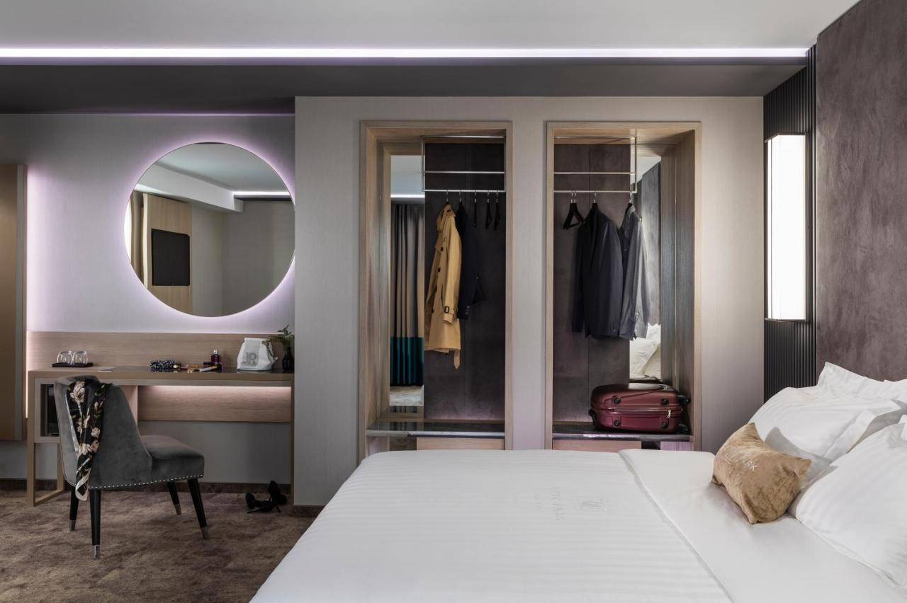 -- Este Park Hotel -- Part Of Urban Chic Luxury Design Hotels - Parking & Compliments - Next To Shopping & Dining Mall 플로브디프 외부 사진