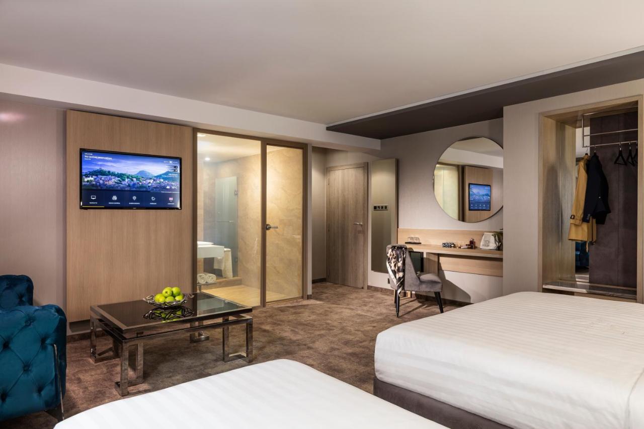 -- Este Park Hotel -- Part Of Urban Chic Luxury Design Hotels - Parking & Compliments - Next To Shopping & Dining Mall 플로브디프 외부 사진