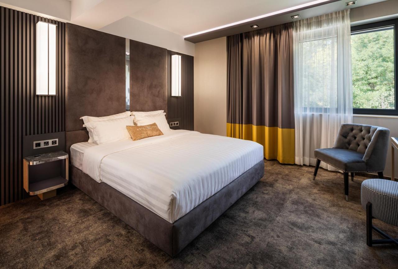 -- Este Park Hotel -- Part Of Urban Chic Luxury Design Hotels - Parking & Compliments - Next To Shopping & Dining Mall 플로브디프 외부 사진