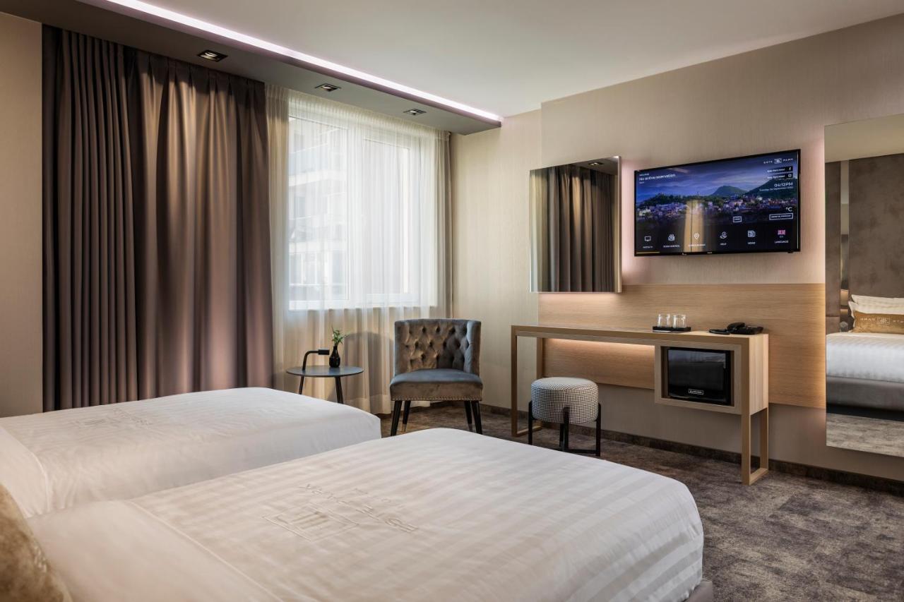-- Este Park Hotel -- Part Of Urban Chic Luxury Design Hotels - Parking & Compliments - Next To Shopping & Dining Mall 플로브디프 외부 사진