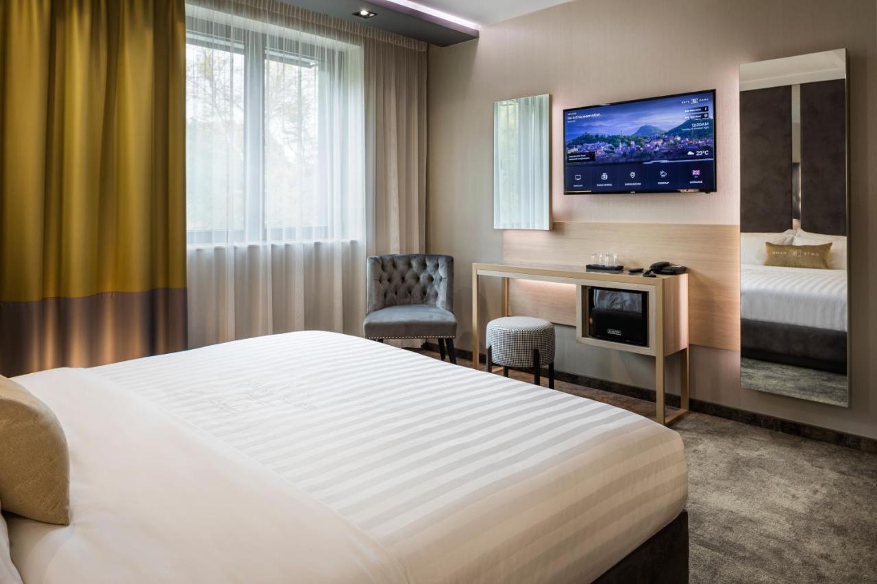 -- Este Park Hotel -- Part Of Urban Chic Luxury Design Hotels - Parking & Compliments - Next To Shopping & Dining Mall 플로브디프 외부 사진