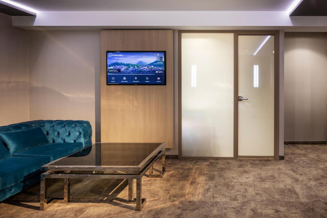 -- Este Park Hotel -- Part Of Urban Chic Luxury Design Hotels - Parking & Compliments - Next To Shopping & Dining Mall 플로브디프 외부 사진