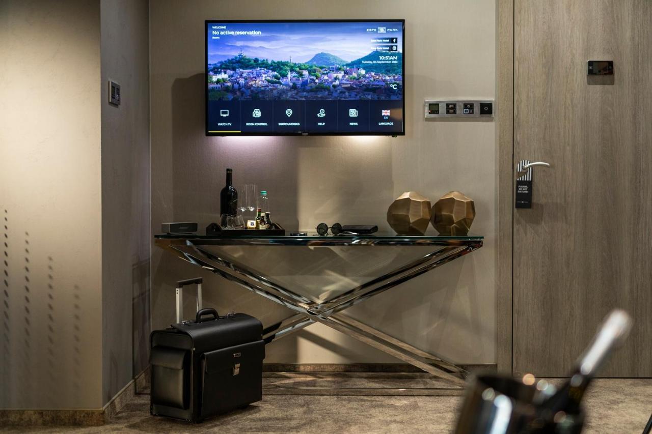 -- Este Park Hotel -- Part Of Urban Chic Luxury Design Hotels - Parking & Compliments - Next To Shopping & Dining Mall 플로브디프 외부 사진