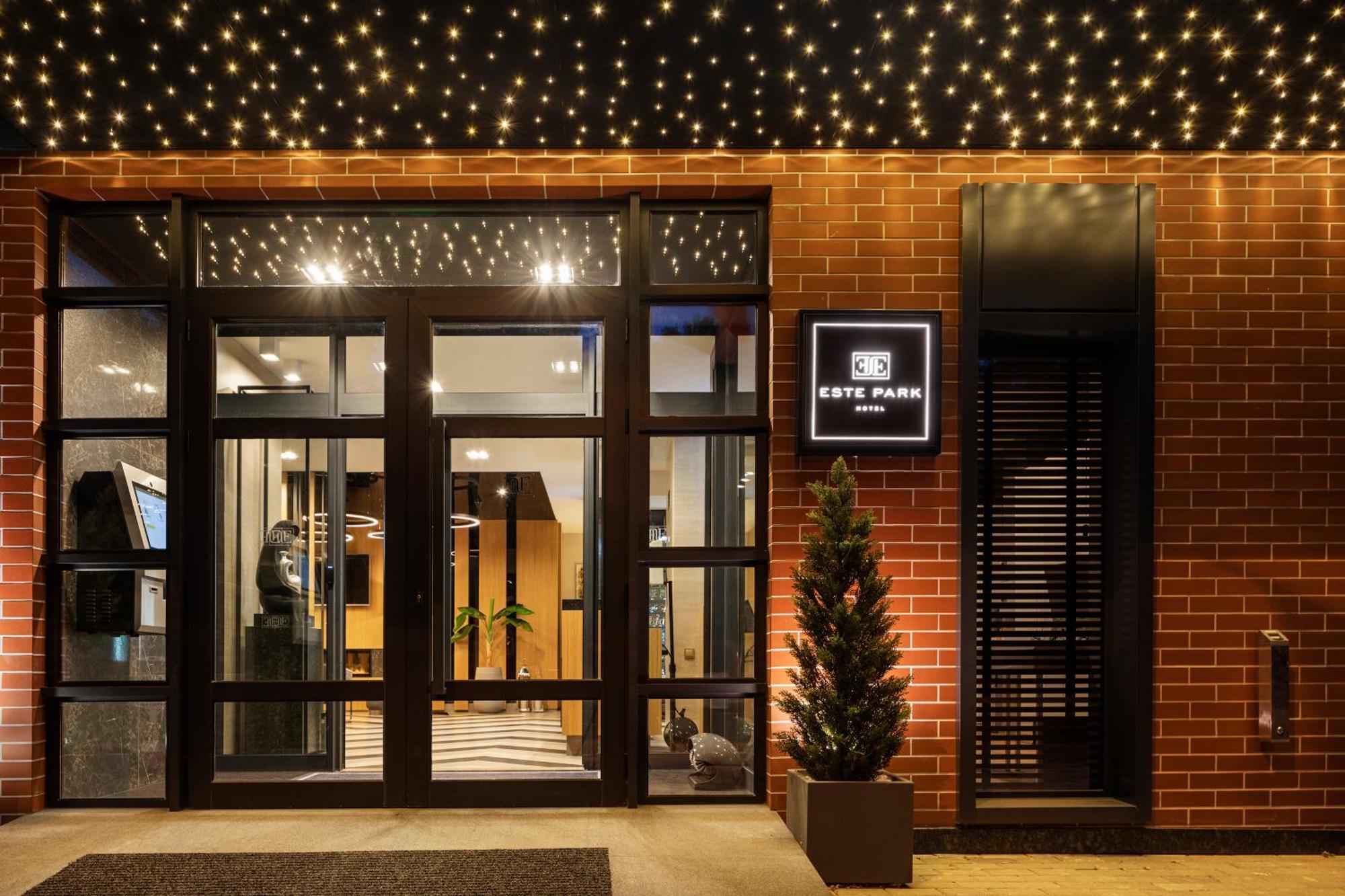 -- Este Park Hotel -- Part Of Urban Chic Luxury Design Hotels - Parking & Compliments - Next To Shopping & Dining Mall 플로브디프 외부 사진